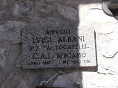 32 la targa del rifugio